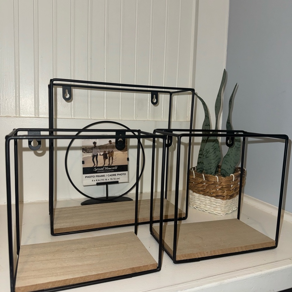 Black Metal and Wood Wall Shelves Modern Farmhouse Shelf Decor Set (5 Pieces